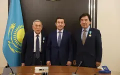 Сарсенгали Абдыманапову и Ермеку Жангельдину вручили госнаграды от имени Президента