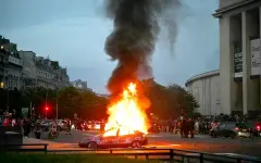 Поджоги и стычки с полицией: Париж буквально полыхал после победы ПСЖ