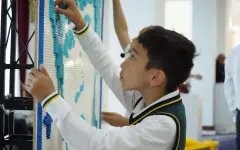 Портрет Димаша из LEGO создали школьники в Актобе