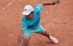 17-летний Нурланулы выдал трехчасовой марафон на Ролан Гаррос-2026