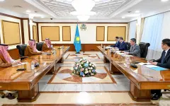 Бектенов встретился с саудийским министром промышленности