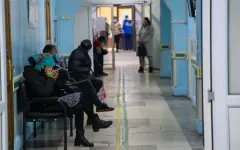 Пациенты пожаловались на хаос в поликлинике из-за сбоев Damumed на западе Казахстана