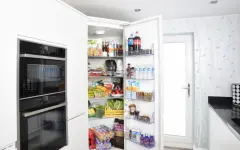 Какие продукты не стоит хранить в дверце холодильника — диетолог
