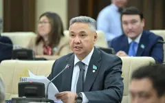 Азат Перуашев добровольно покинул пост лидера партии Ак Жол