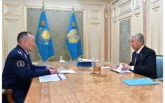 Токаев принял министра обороны Даурена Косанова