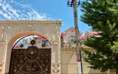 Золотой унитаз в центре Астаны: в Казнете обсуждают владельца дома за миллиард тенге